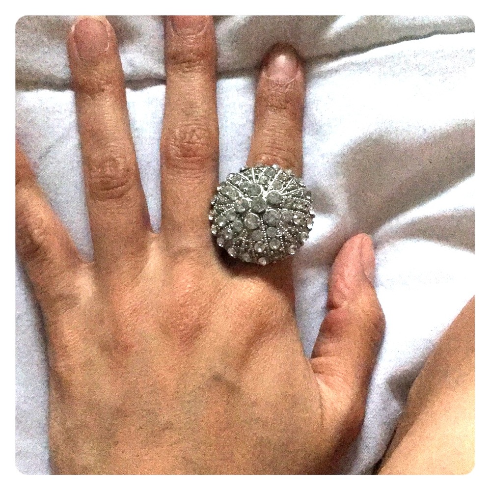 Beautiful rhinestone ring!